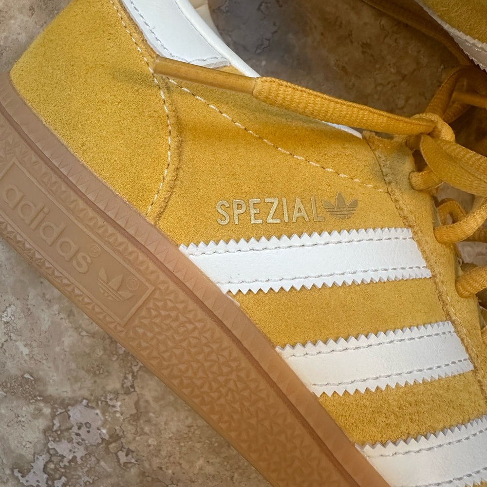 Adidas Spezial in Yellow (men’s sizing) - Picture 4 of 7